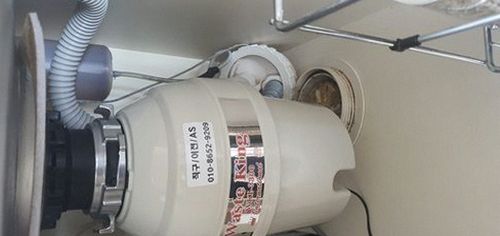 만안구 하수구막힘 작업 전후 배관 상태를 기록하는 점검 장면